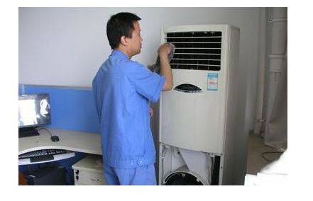 深圳科龙柜式空调室内机清洗
